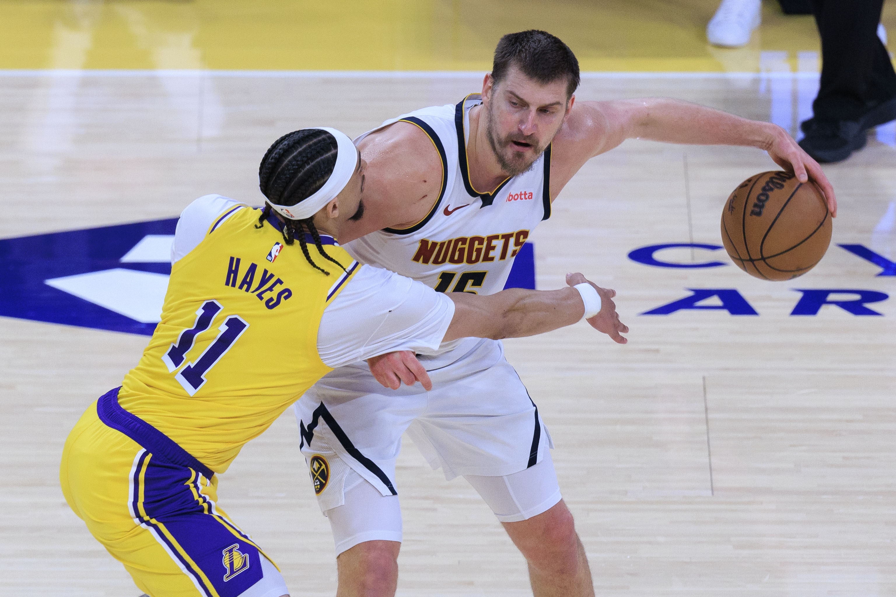 开云注册平台-斯玛特：我们对约基奇采取了不同的防守方式 很多甚至是临场发挥